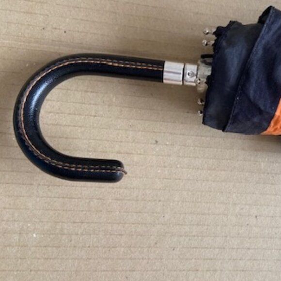 - Compact small folding 26 cms black faux leather handle, handbag size umbrella - Picture 2 of 6